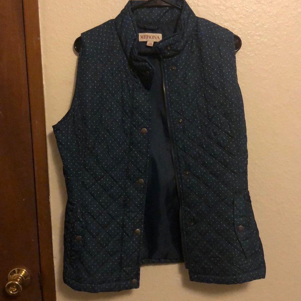 Light weight vest w/ Blue & Light Blue polka dots.